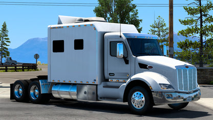 Peterbilt 579 with ARI Legacy Sleepers