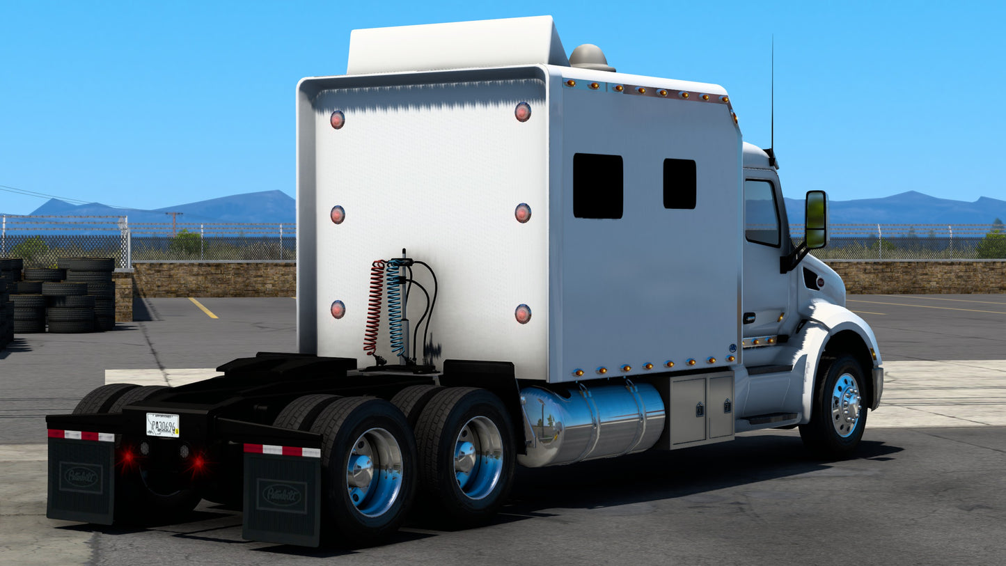 Peterbilt 579 with ARI Legacy Sleepers