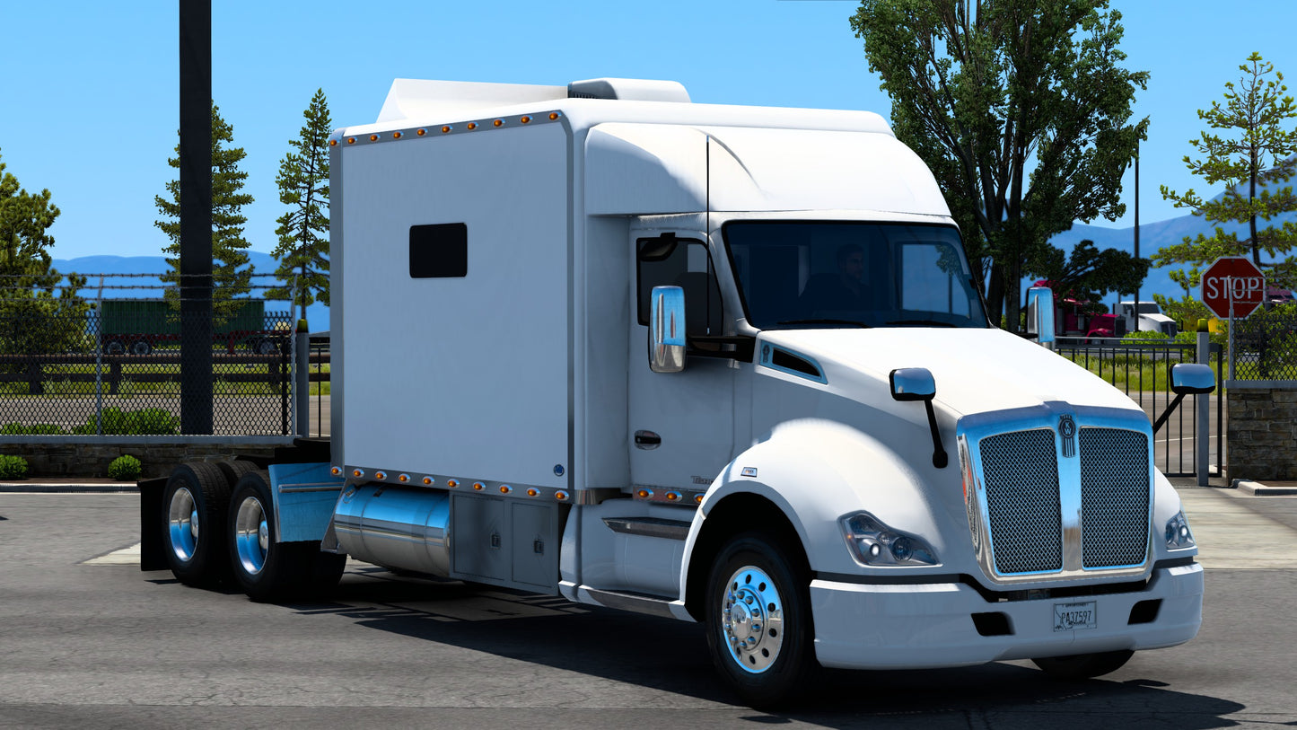 Kenworth T680 with ARI Legacy Sleepers